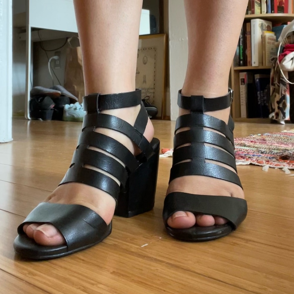 Strapped black Seychelles sandals, size 6.5